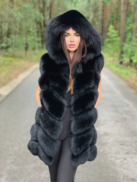 Kamizelka z Kapturem w Jodełkę z Lisów Fińskich w Kolorze Czarnym